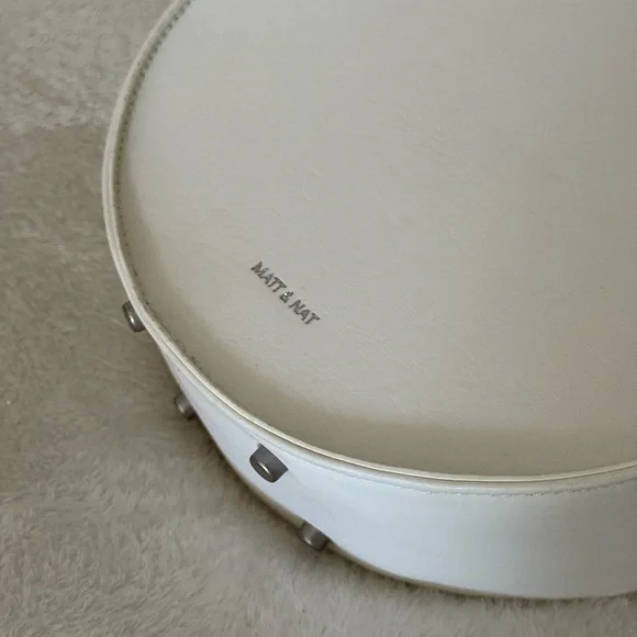 MATT & NAT Vegan White Circle Tote Handbag - Picture 8 of 12